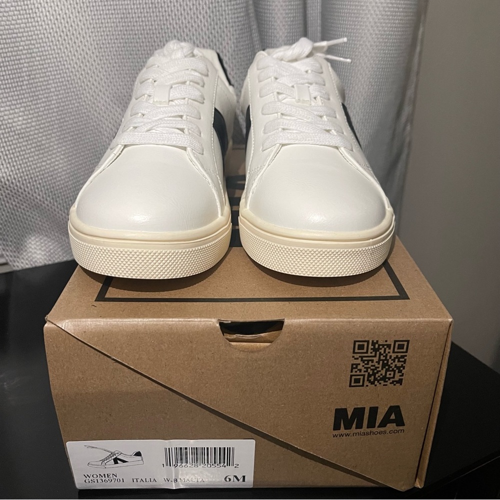 MIA Italia Low Top White Sneaker